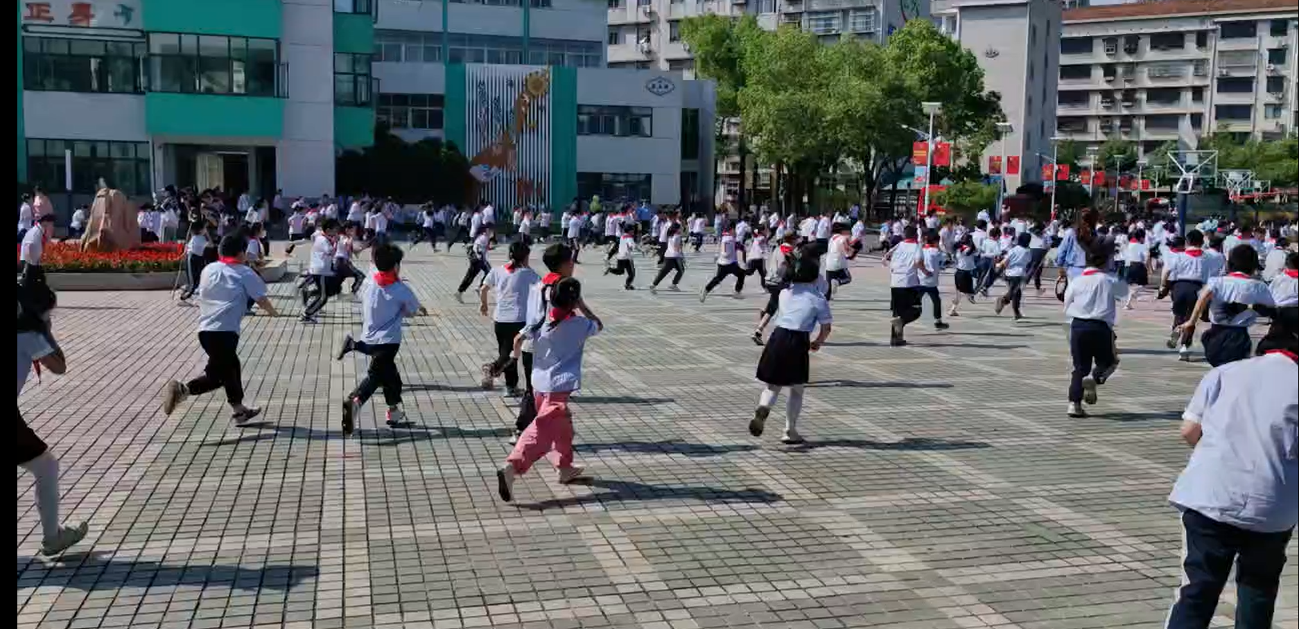 孝感市玉泉小学开展防灾疏散演练活动
